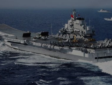 Επίδειξη δύναμης της Κίνας στα στενά της Ταϊβάν - Αρμάδα 40 πολεμικών πλοίων συνόδευε το αεροπλανοφόρο Liaoning (φωτό)